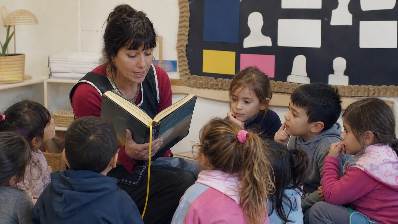 Lectura de una novela por capítulos en Nivel Inicial