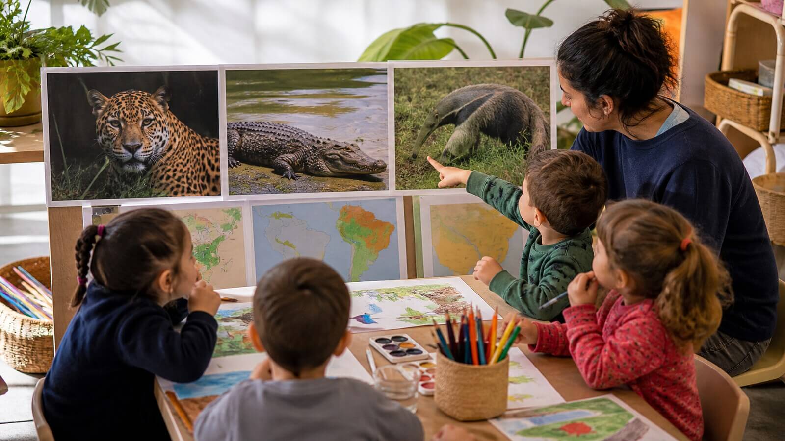 Gonzalo Álvarez en Nivel Inicial con arte fauna nativa y ambiente