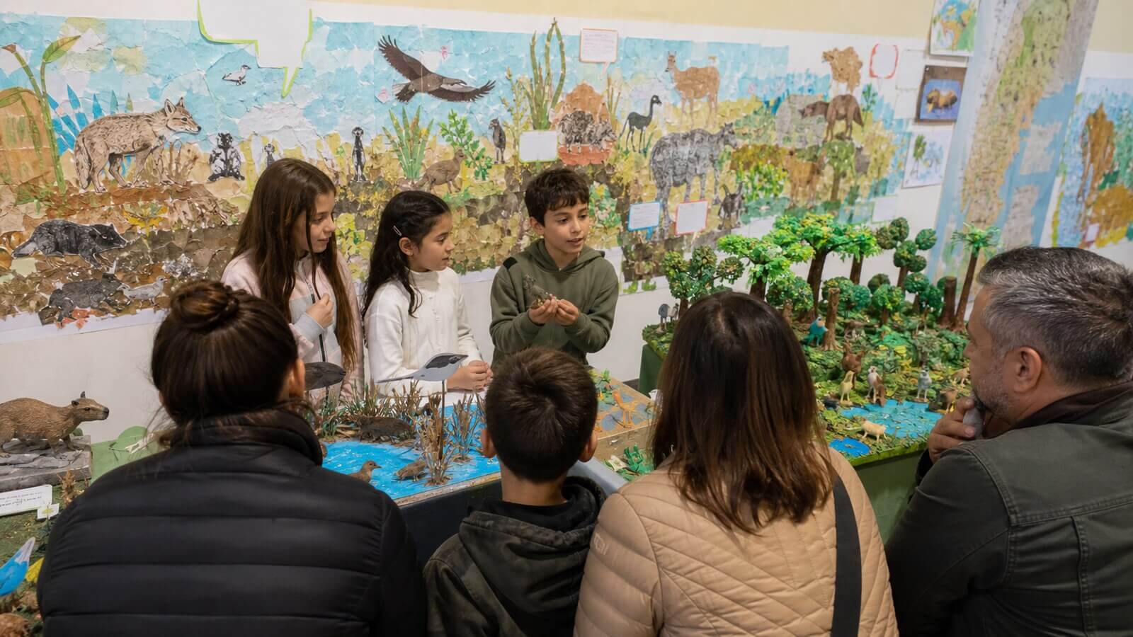 Muestra ilustrativa de producciones infantiles sobre fauna y ambientes nativos