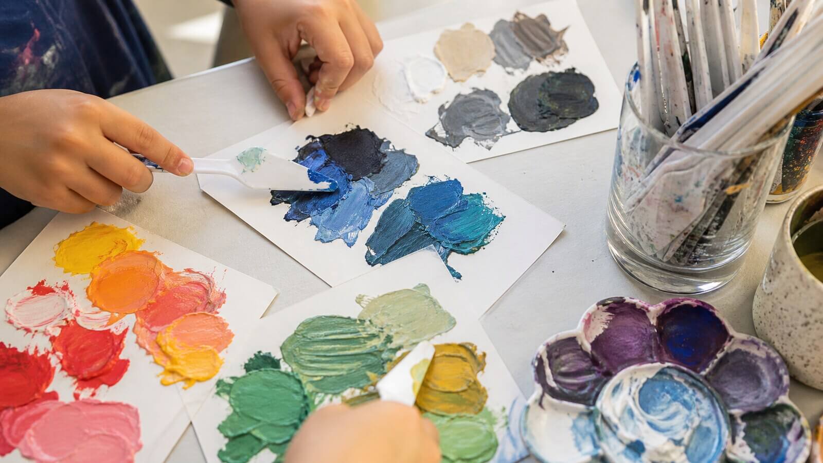 Pruebas de colores claros oscuros puros y neutralizados