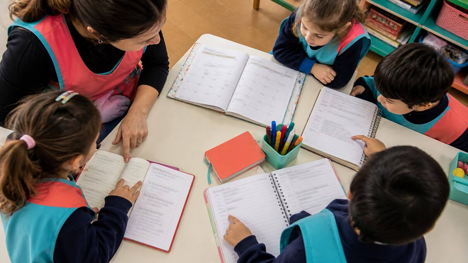 Exploración de agendas calendarios y cuadernos reales